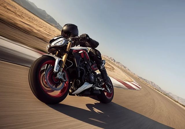 Triumph amplía su familia Street Triple con las nuevas versiones 765 RX y Moto2 Edition