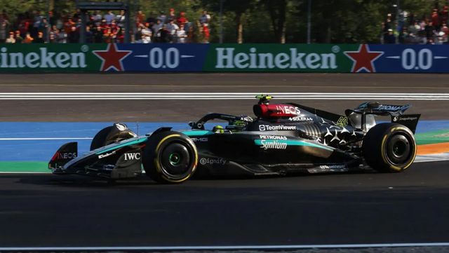 Hamilton se reivindica el día que la joya de Mercedes la lía