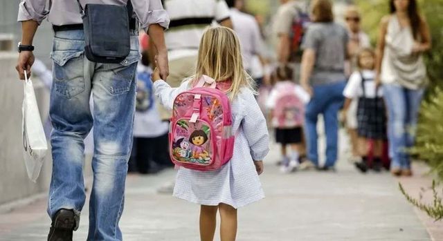 Sumar anuncia un acuerdo para retribuir dos semanas del permiso parental
