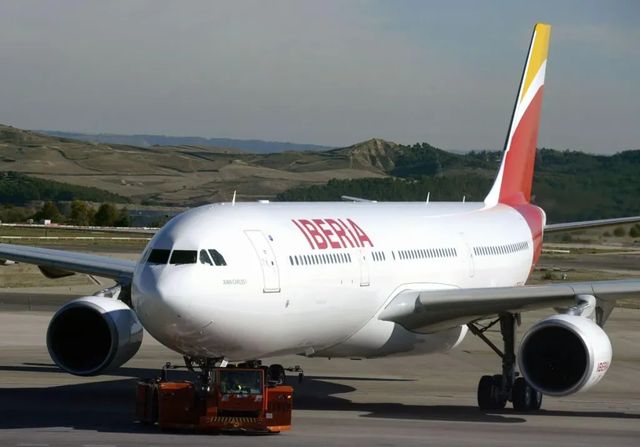 Los aviones de Iberia ofrecerán wifi de alta velocidad gratis tras un acuerdo con Elon Musk