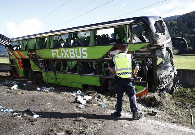 Incidente Flixbus in Austria, morta una 19enne: feriti tutti i passeggeri, tra cui tre italiani