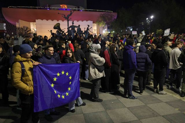 De unde sunt studenții care au protestat la Piața Universității împotriva lui Călin Georgescu