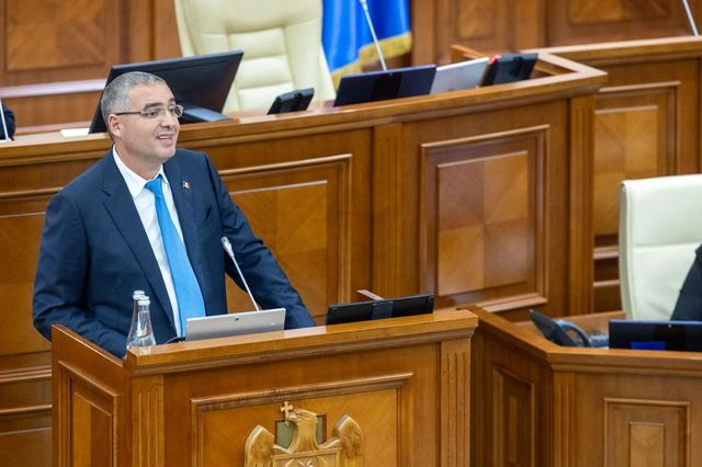 „Vor să vorbească doar ei”: Renato Usatîi critică noul Cod al Parlamentului