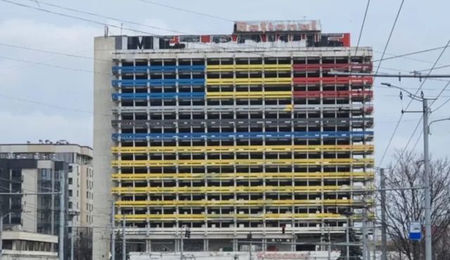 Intrările în fostul Hotel Național din Chișinău au fost blocate