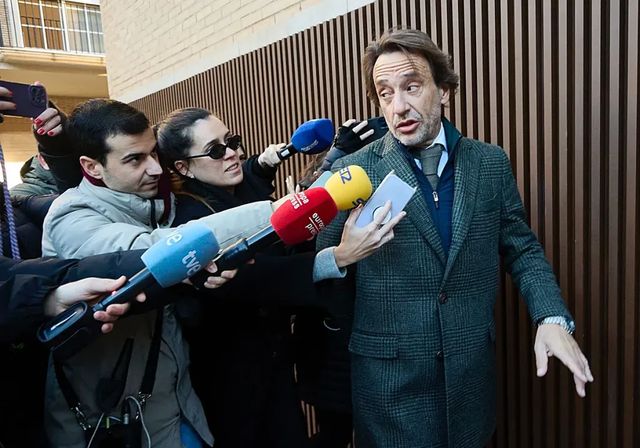 Mazón sabía casi dos horas antes de que terminara su comida que la situación en Utiel «se estaba complicando»