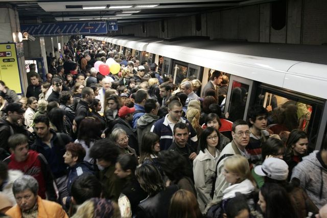 Trenurile de metrou vor avea întârzieri. Intervalele de circulație pot ajunge până la 10 minute în orele de vârf
