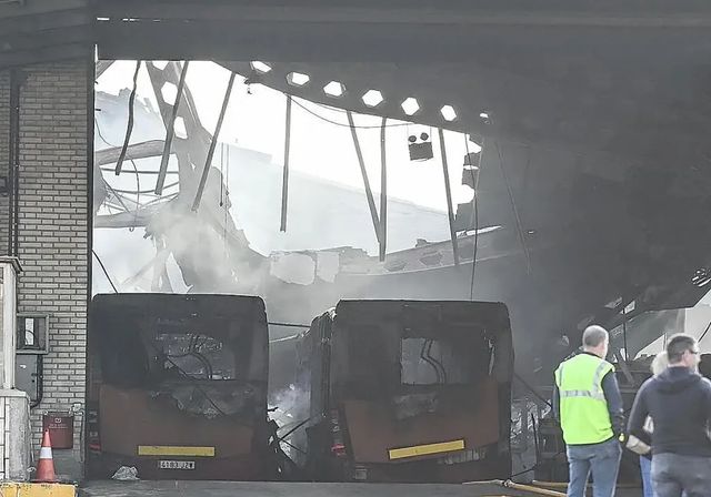 Burgos pide buses a otras ciudades para «mitigar» la situación del transporte público tras el incendio de su cochera