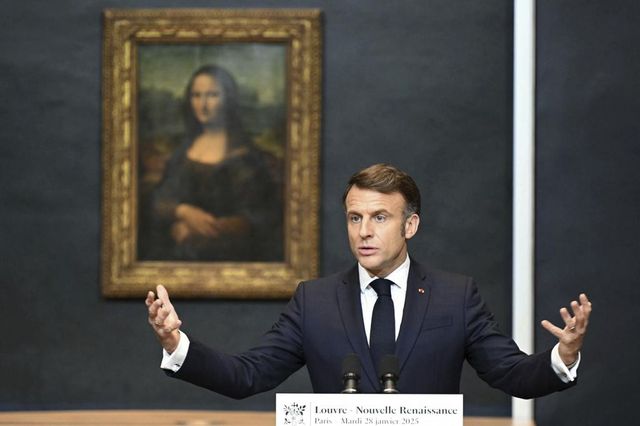 Parigi, Macron: “La Gioconda avrà uno spazio speciale al Louvre”