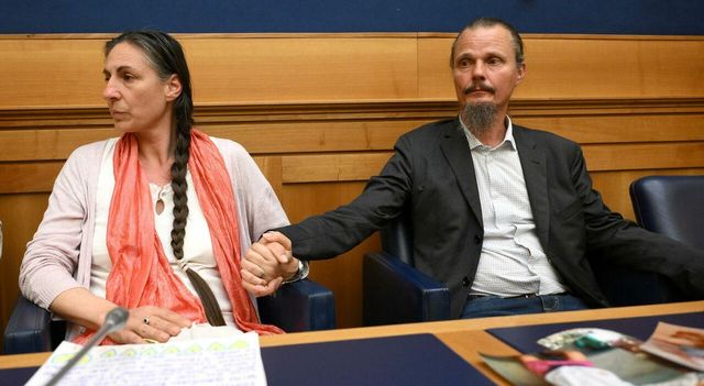 Famiglia nel bosco, Catherine e Nathan tornano nel casolare