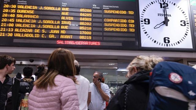 Nuevo caos en la estación de Chamartín tras varios retrasos en las salidas de los trenes