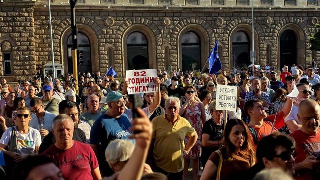 Приключи протестът против правителството, движението по булевардите „Дондуков“ и „Цар Освободител“ е възстановено