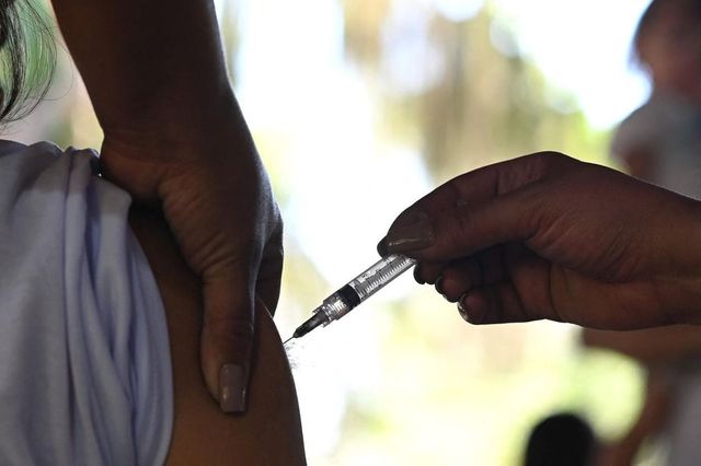 Un brazilian s-a vaccinat anti-Covid de cinci ori, cu seruri diferite, într-un interval de 10 săptămâni