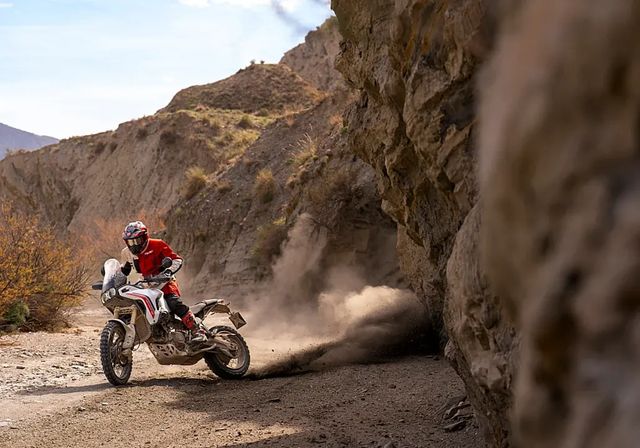 Nueva Ducati DesertX 2026: Reenfoque off-road
