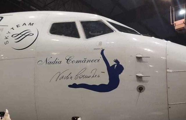 Nadia Comăneci a primit un avion cu numele său de la Tarom