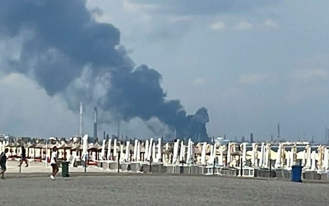 Explozie urmată de un incendiu la rafinăria Petromidia