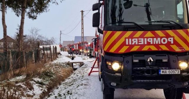 Adolescent de 16 ani, găsit mort într-o casă cuprinsă de flăcări în județul Brașov