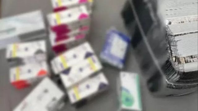 Polițiștii au destructurat un grup care vindea ilegal medicamente și suplimente