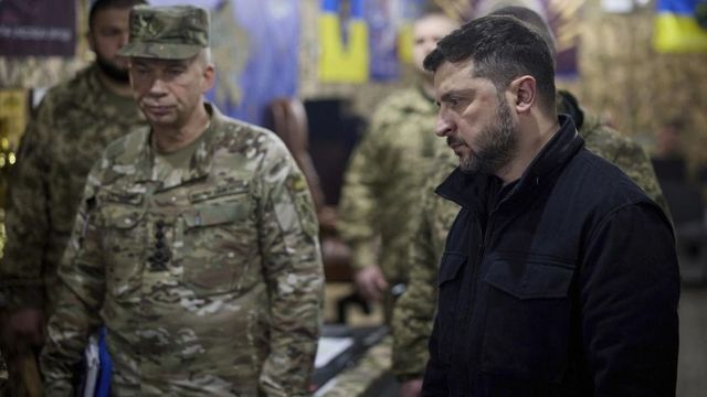 Zelenski l-a demis pe comandantul Armatei Ucrainei după zile întregi de proteste