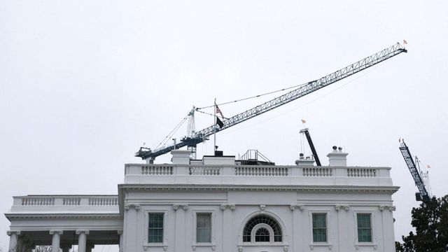 Un juez federal ordena paralizar el proyecto de Trump para construir un salón de baile de 400 millones en la Casa Blanca