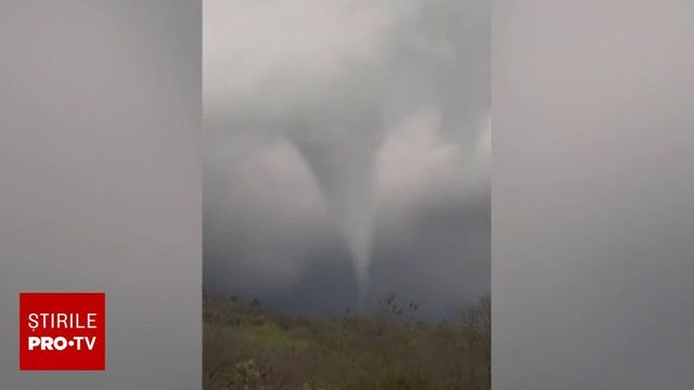 Tornadă în județul Mureș. Imaginile terifiante au fost surprinse de localnici