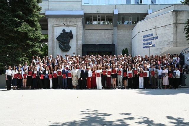 114 absolvenți cu media 10 la Bacalaureat, premiați la Gala excelenței în educație de la Chișinău