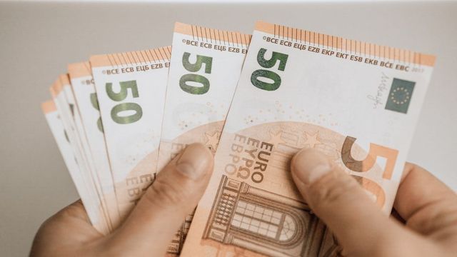 Задържаха четирима с 1 млн. фалшиви евро в София