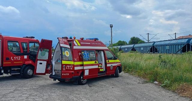Un copil de 12 ani a fost electrocutat după ce s-a urcat pe un vagon de tren staționat în Târgu-Neamț