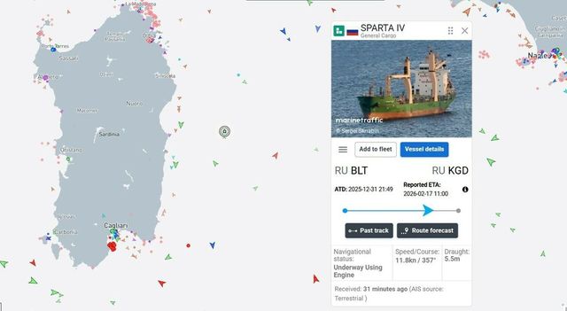 Nave cargo russa al largo della Sardegna, il cambio di rotta improvviso: allarme nel Mar Tirreno