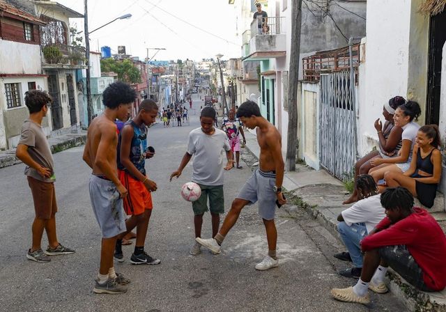 La humanidad vive más, pero los jóvenes mueren antes por el consumo de drogas y el aumento de los suicidios