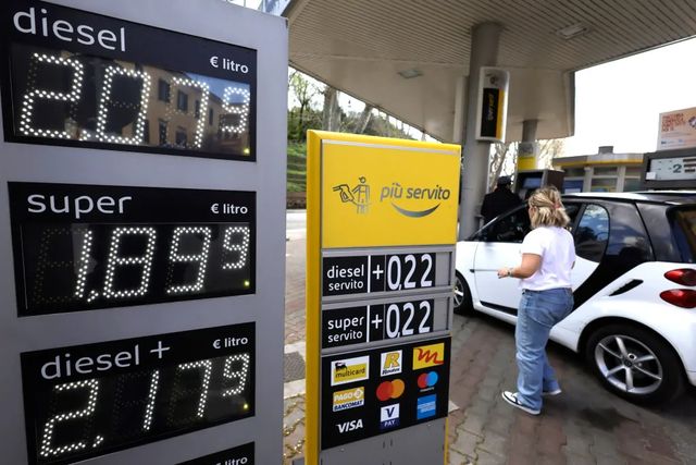 Petrolul se apropie iar de 100 de dolari pe baril după escaladarea tensiunilor din zona Ormuz