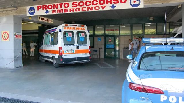 Bimba investita da un'auto della Polizia in centro a Roma, ferita
