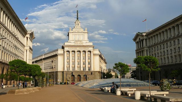 Първи политически реакции след оставката на Радев