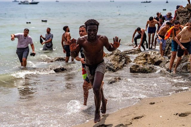Téměř všech 50 000 migrantů se už ze Ceuty vrátilo do Maroka