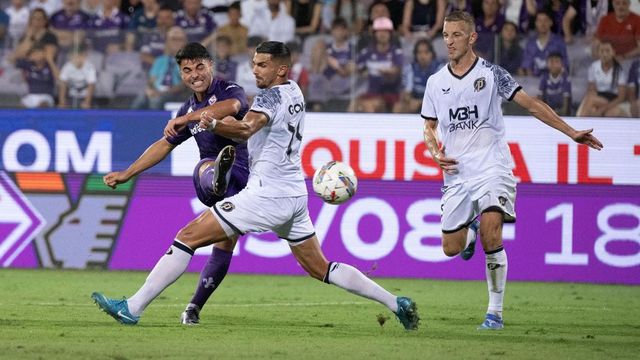 Tra brividi e rimonte, Fiorentina-Puskas finisce 3-3