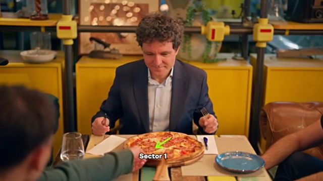 Cu o pizza pe masă, Nicușor Dan le arată bucureștenilor unde se duc banii orașului