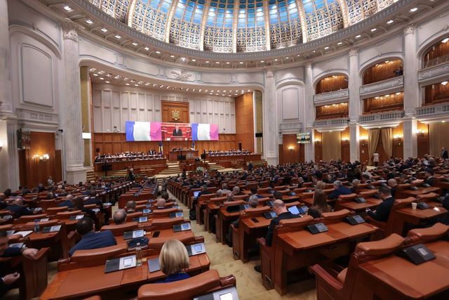 Legea împotriva antisemitismului trece de Senat, în forma inițială, în pofida obiecțiilor lui Nicușor Dan