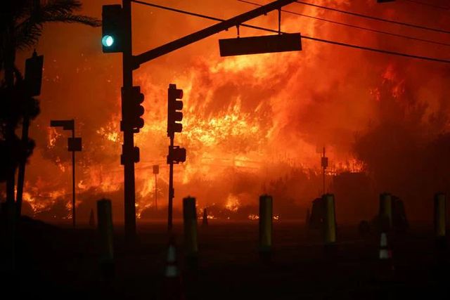 Los incendios de Santa Ana arrasan Los Ángeles