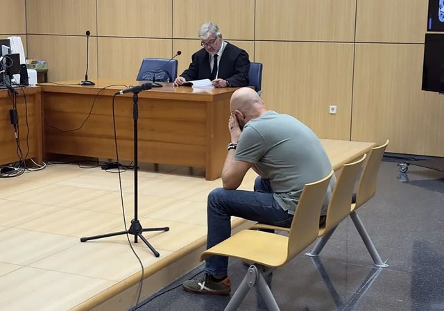 Cinco años más de cárcel para un profesor de Valencia condenado por abusos a una decena de alumnas