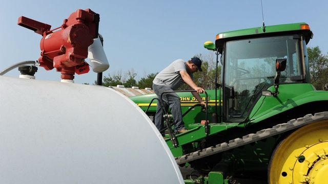 De astăzi, fermierii pot depune cererile pentru compensarea accizei la motorină