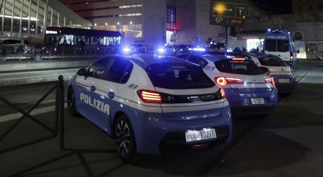 Accoltella il vicino durante una lite, fermato 18enne a Roma
