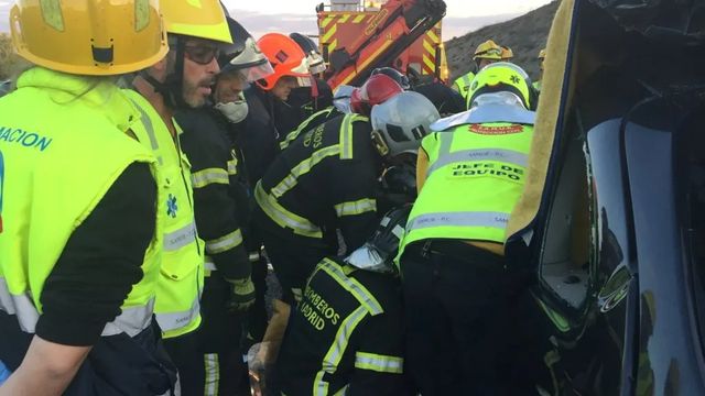 Un fallecido y dos heridos tras el accidente de un camión de la basura en Madrid
