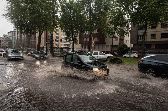 Maltempo a Milano, allerta meteo arancione oggi lunedì 23 settembre per pioggia e temporali