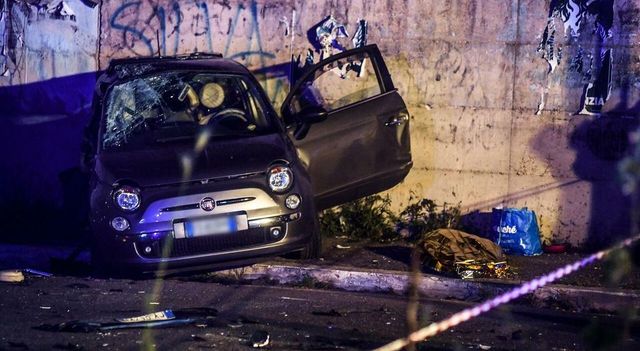 Scontro fra due auto a Roma, morti una donna e un ragazzo di 16 anni