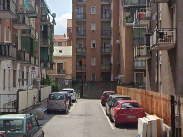 Milano, bimba di 4 anni morta investita da furgone