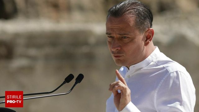 Versurile care îl inspiră Daniel Băluță: „Proștii par concepuți pe cale artificială”