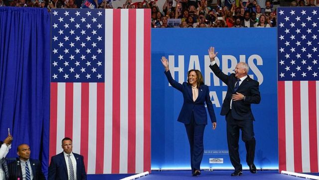 Filadelfia ovaciona a Kamala Harris y Tim Walz en su primer mitin juntos