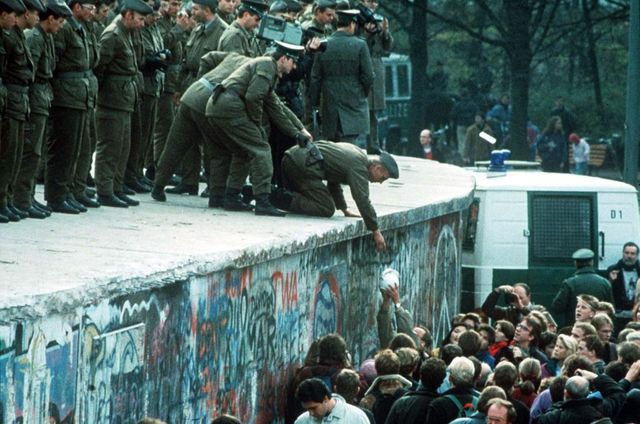 35 anni fa la caduta del Muro di Berlino