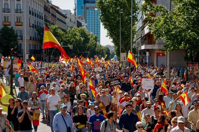 En directo, manifestación en Madrid para exigir la dimisión de Sánchez