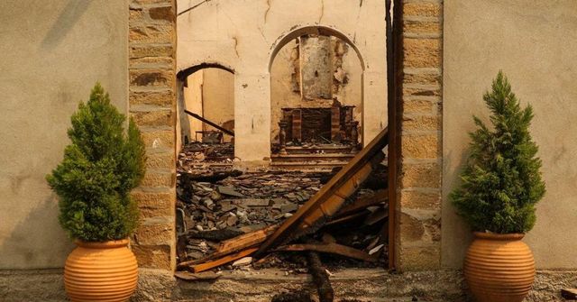 Los incendios destruyen dos iglesias de Valdeorras
