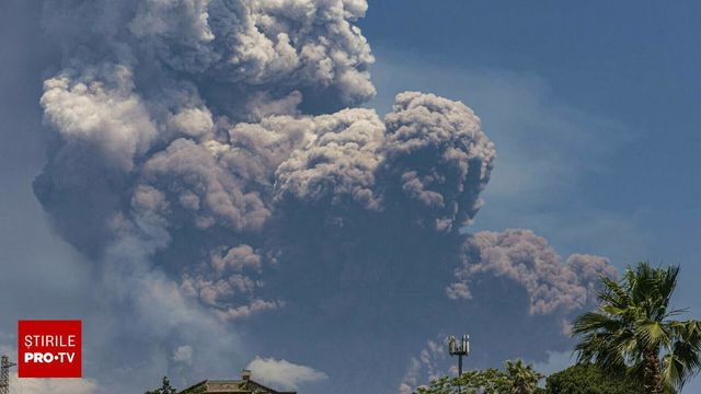 Explozia uriașă a vulcanului Etna a pus turiștii pe fugă